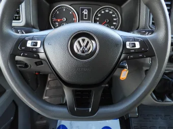 Volkswagen Crafter skrzynia plandeka 8 palet 180KM 051283 - siedzenia