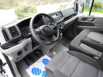 Volkswagen Crafter skrzynia plandeka 10 palet 180KM 045820 - srodek