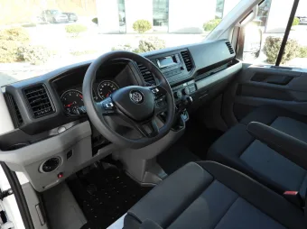 Volkswagen Crafter skrzynia plandeka 8 palet 180KM 051283 - srodek