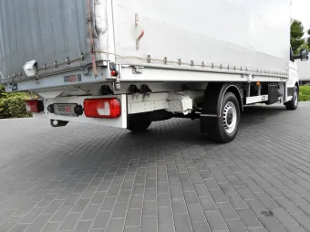 Volkswagen Crafter skrzynia plandeka 10 palet 180KM 040234 - wnetrze