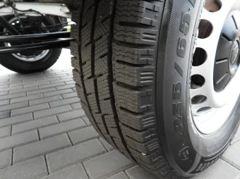 Volkswagen Crafter wywrotka 140KM 054781 - siedzenia