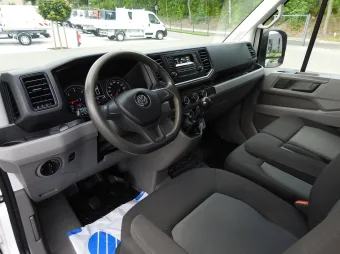 Volkswagen Crafter wywrotka 100KM 023570 - srodek