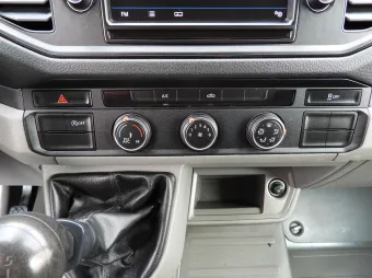 Volkswagen Crafter wywrotka 180KM 041728 - wnetrze