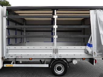 VOLKSWAGEN CRAFTER  PLANDEKA 8 PALET WEBASTO TEMPOMAT LEDY KLIMATYZACJA  180KM